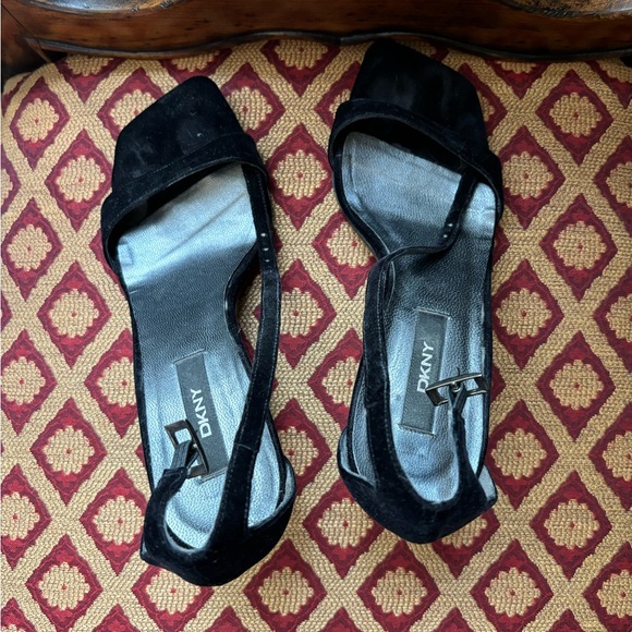 DKNY Velvet Black Square Toe Heels 7 - Picture 3 of 4
